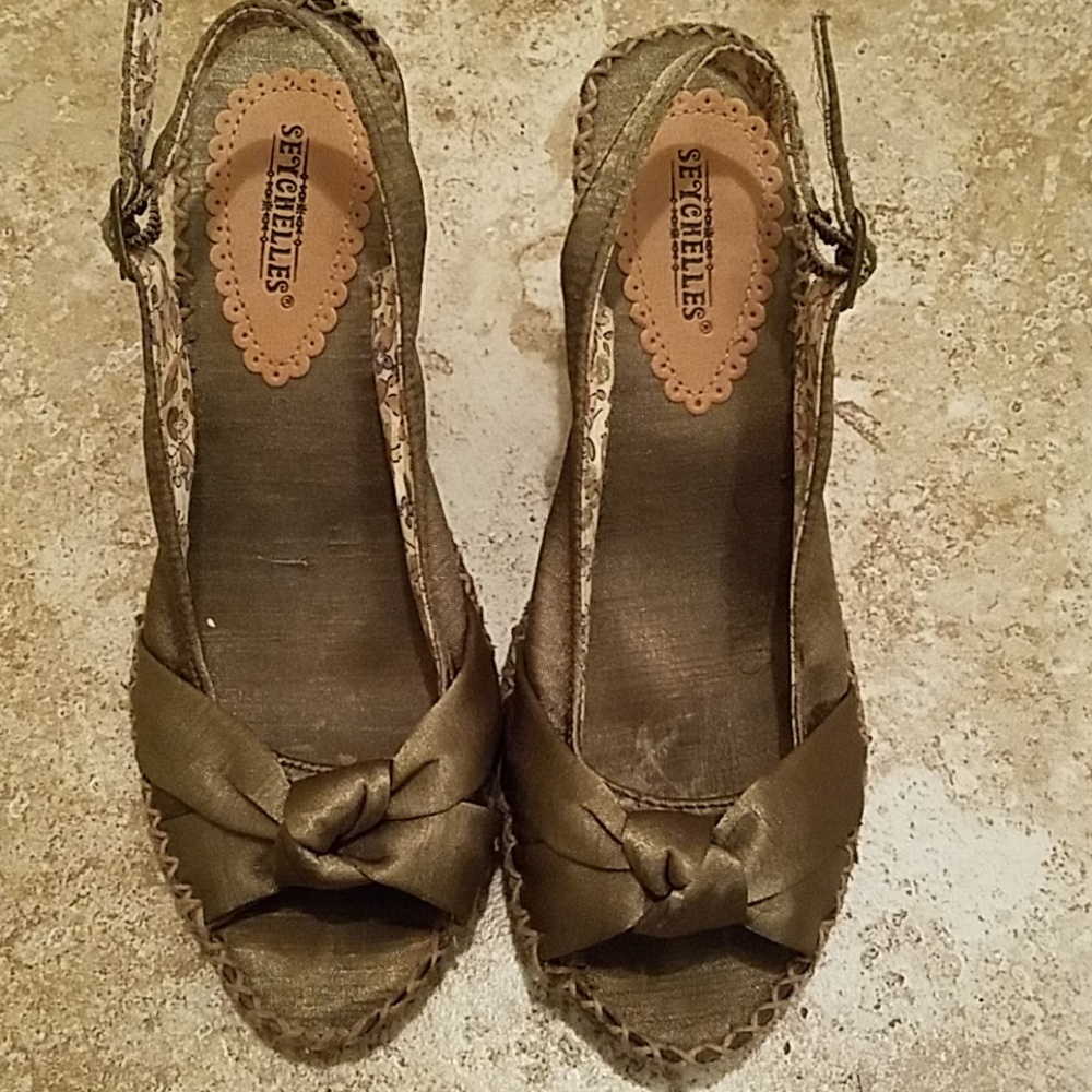 Green cork wedges